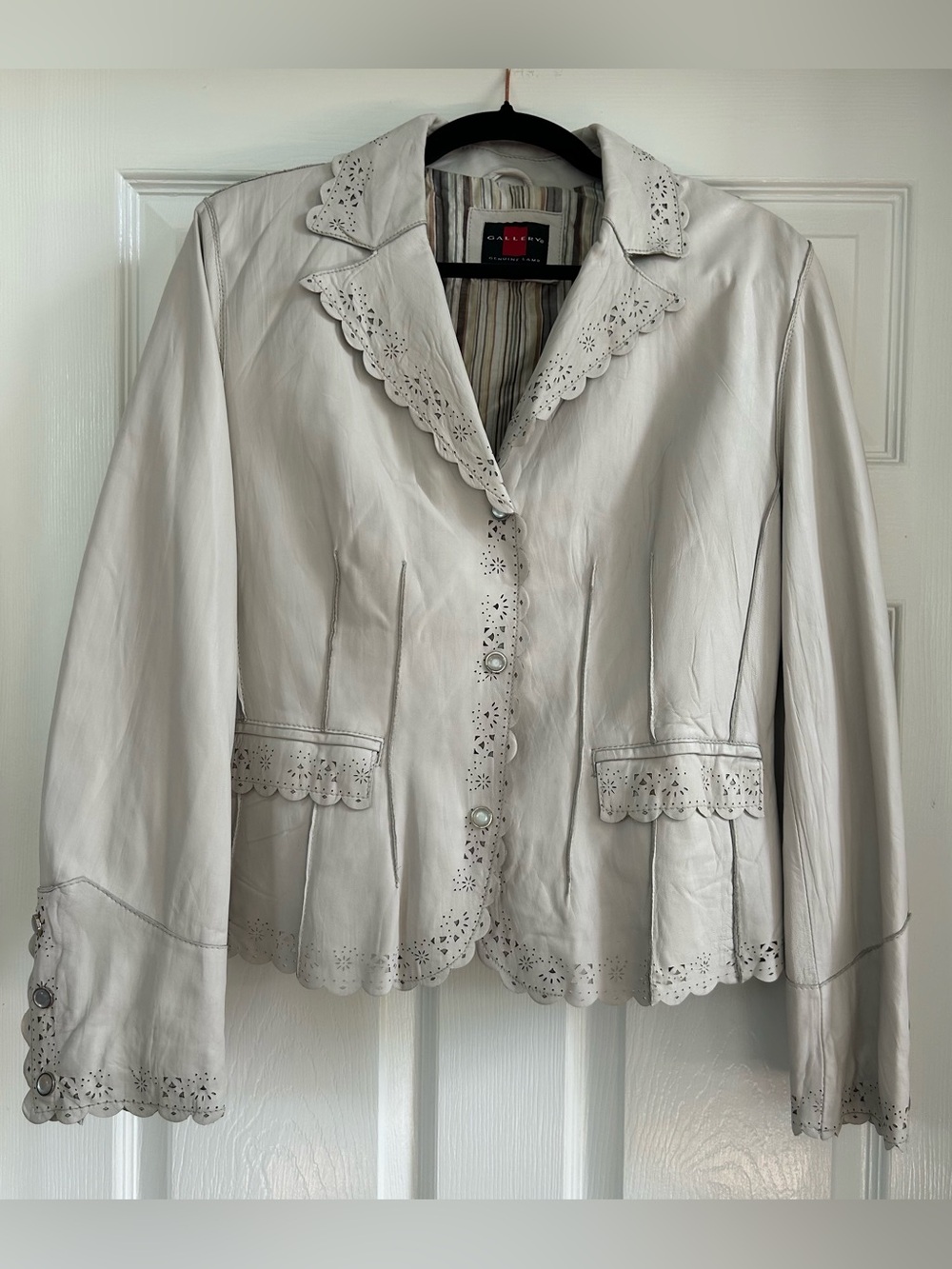 Gallery Women's Scalloped Laser-Cut Leather Jacket - Light Gray